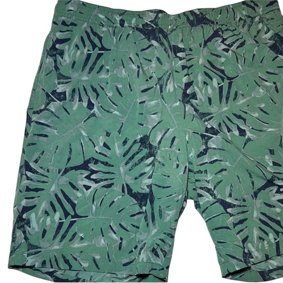 Kirkland Signature Men’s Palm Leaf Print Swim Shorts Size Large - Picture 2 of 7